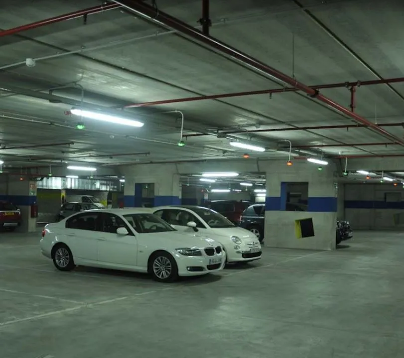 Oliveral Parking